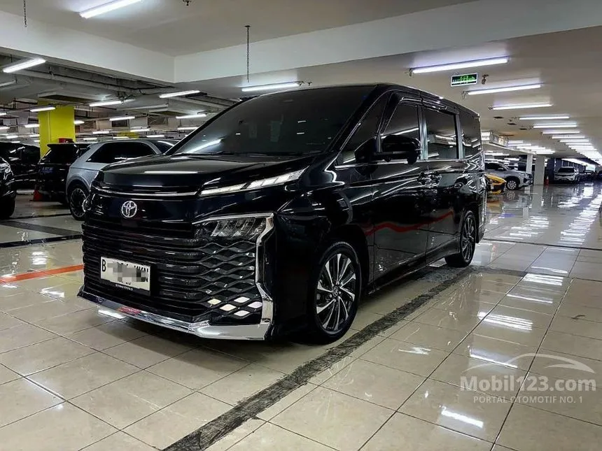 2023 Toyota Voxy (Premium Color) MPV