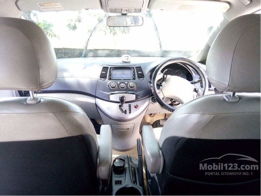 2005 Mitsubishi Grandis MPV Minivans