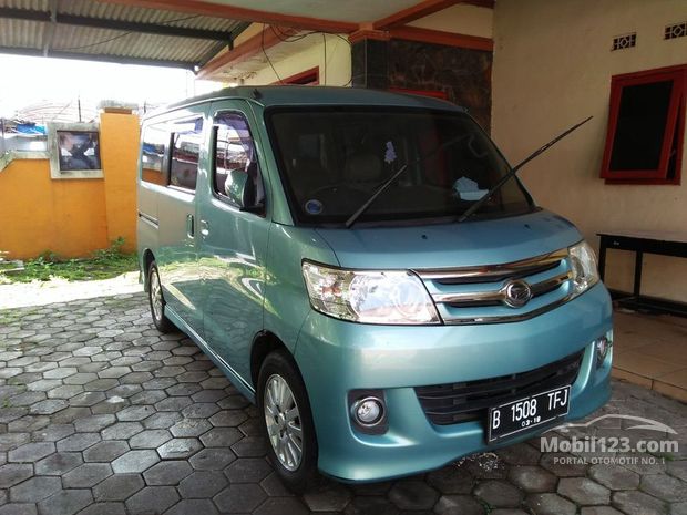 Daihatsu Luxio Mobil Bekas Baru dijual di Indonesia 