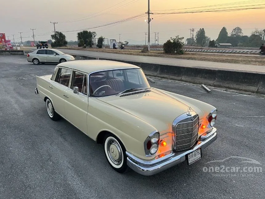 1968 Mercedes-Benz 230S Classic Sedan