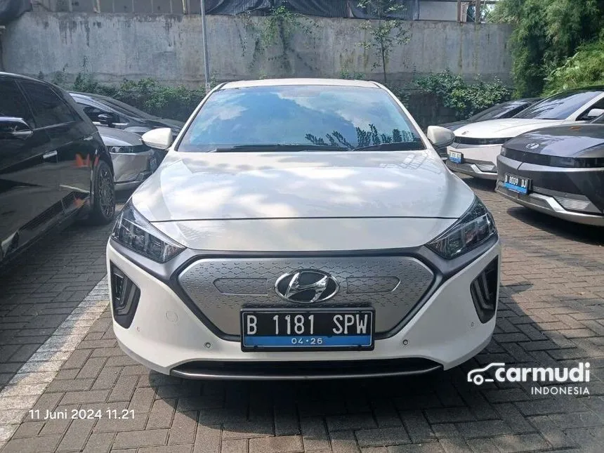 Jual Mobil Hyundai IONIQ 2021 Electric Signature di Jawa Barat Automatic Fastback Putih Rp 377.000.000