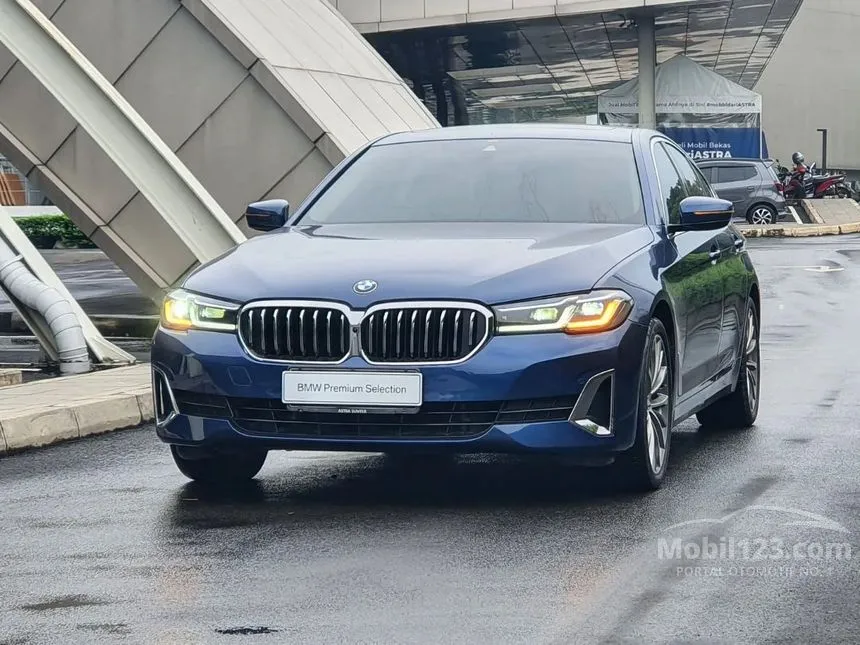 Jual Mobil BMW 530i 2021 Opulence 2.0 di DKI Jakarta Automatic Sedan Biru Rp 929.000.000