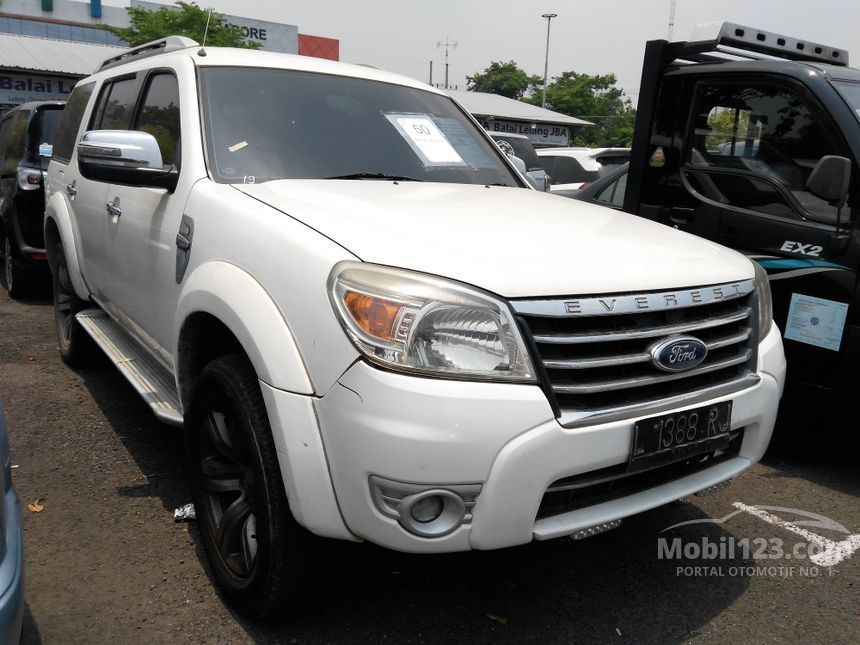 Jual Mobil  Ford  Everest  2009 XLT 2 5 di Jawa  Timur  