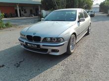 2000 BMW 528i 2.8 Sedan