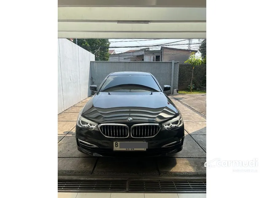 2018 BMW 530i Luxury Sedan