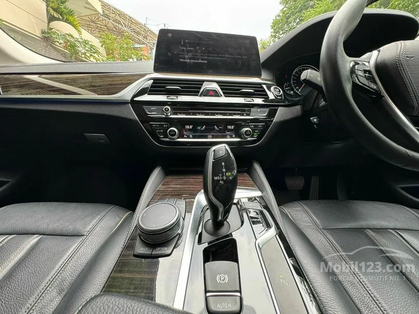 2018 BMW 520i Luxury Sedan