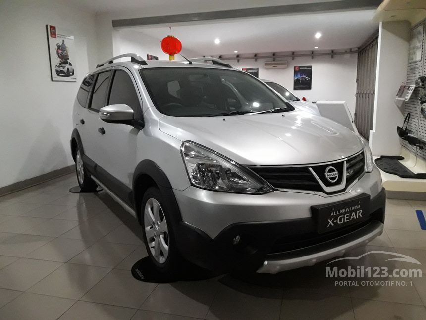 Jual Mobil Nissan Grand Livina 2017 X-Gear 1.5 di Jawa 