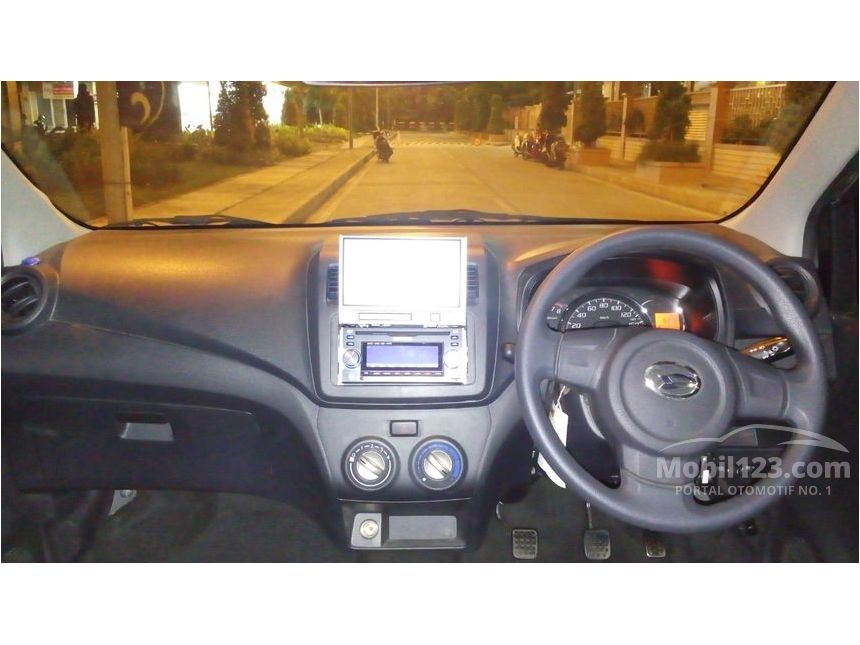 2015 Daihatsu Ayla M Hatchback