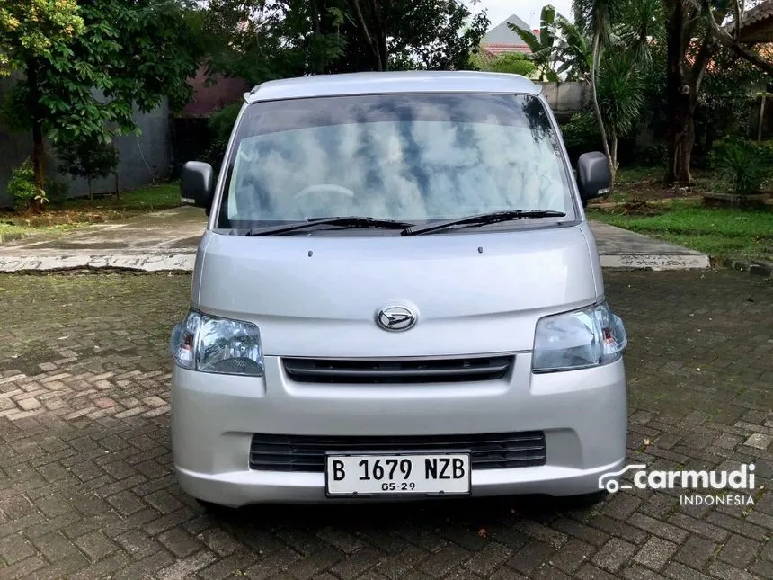 2019 Daihatsu Gran Max Mini Bus D Van