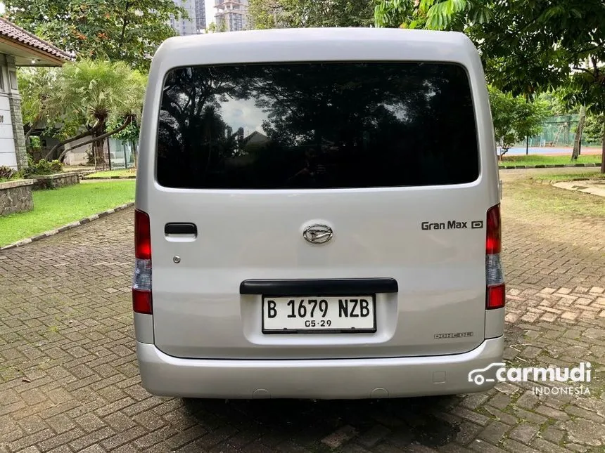 2019 Daihatsu Gran Max Mini Bus D Van