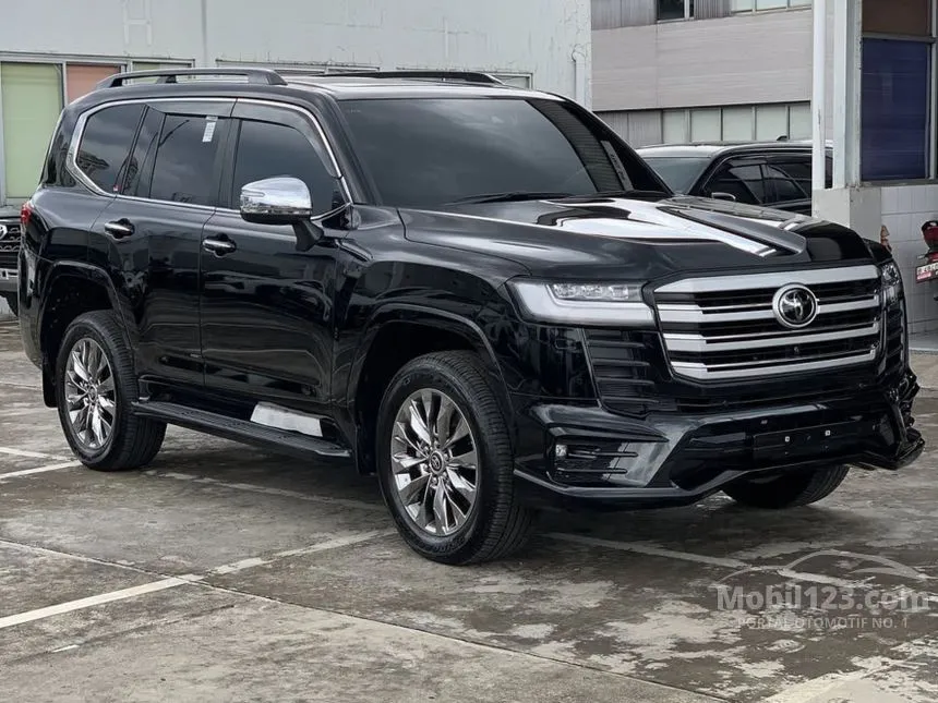 2025 Toyota Land Cruiser 300 VX-R SUV
