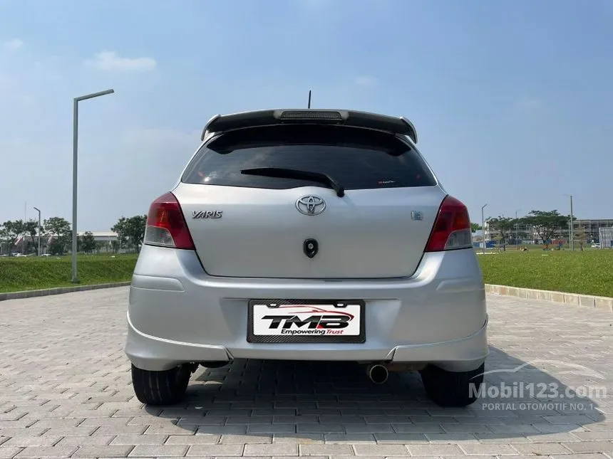 2011 Toyota Yaris E Hatchback