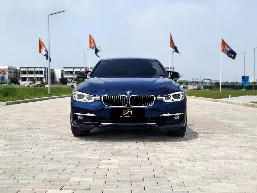 2018 BMW 320i Luxury Sedan