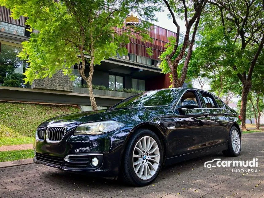 2014 BMW 528i Luxury Sedan