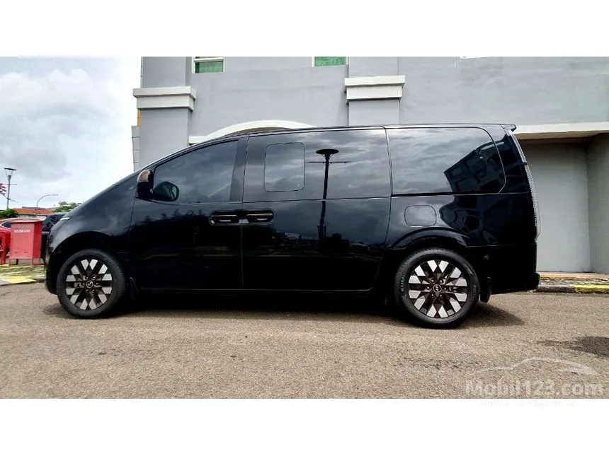 2021 Hyundai Staria Signature 7 MPV