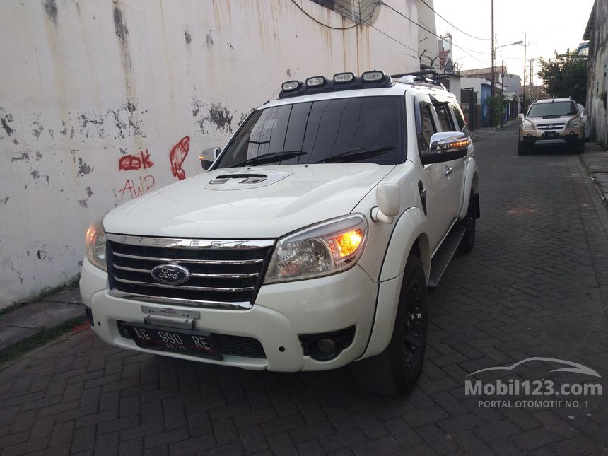 Jual Mobil  Ford  Everest  2010 XLT XLT 2 5 di Jawa Timur 