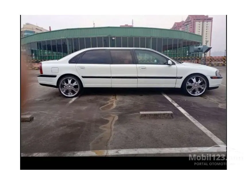 2002 Volvo S80 Limousine