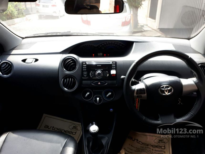 2017 Toyota Etios Valco G Hatchback