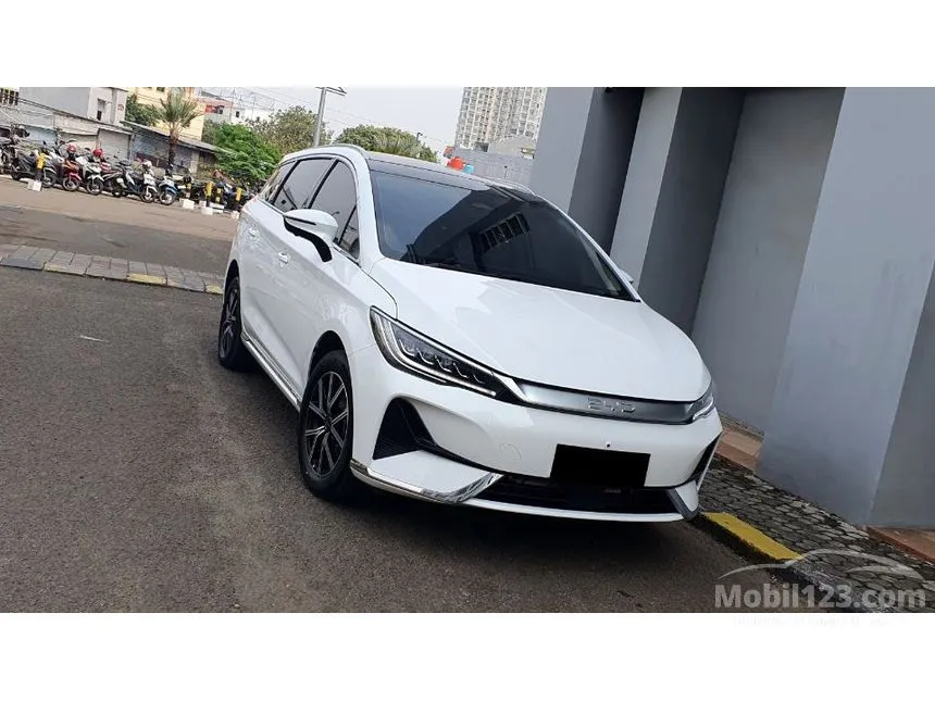 2025 BYD M6 Superior Captain 6 Seater MPV