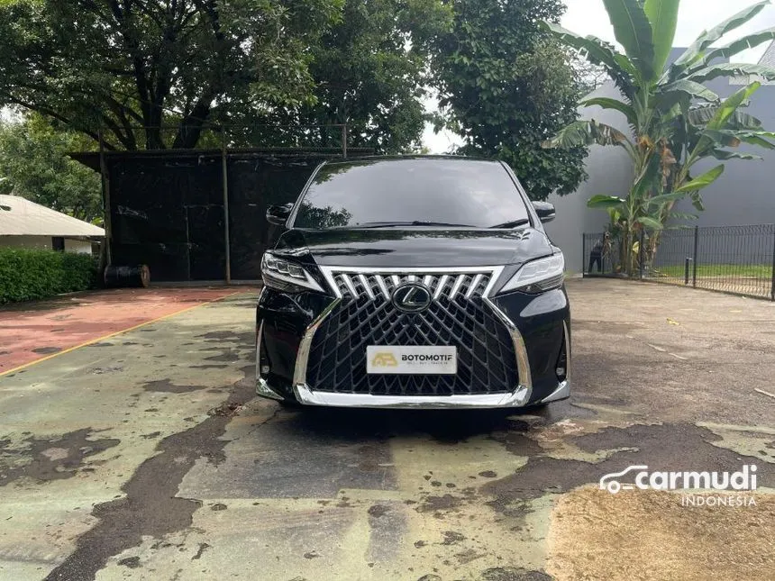 2022 Lexus LM 350 4 Seater MPV