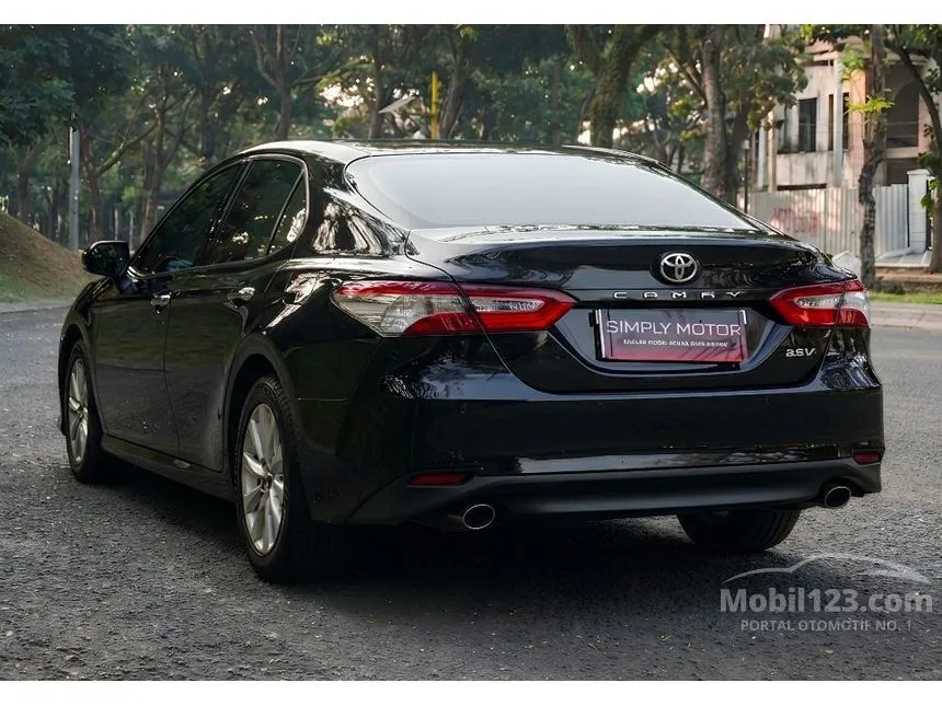2019 Toyota Camry V Sedan