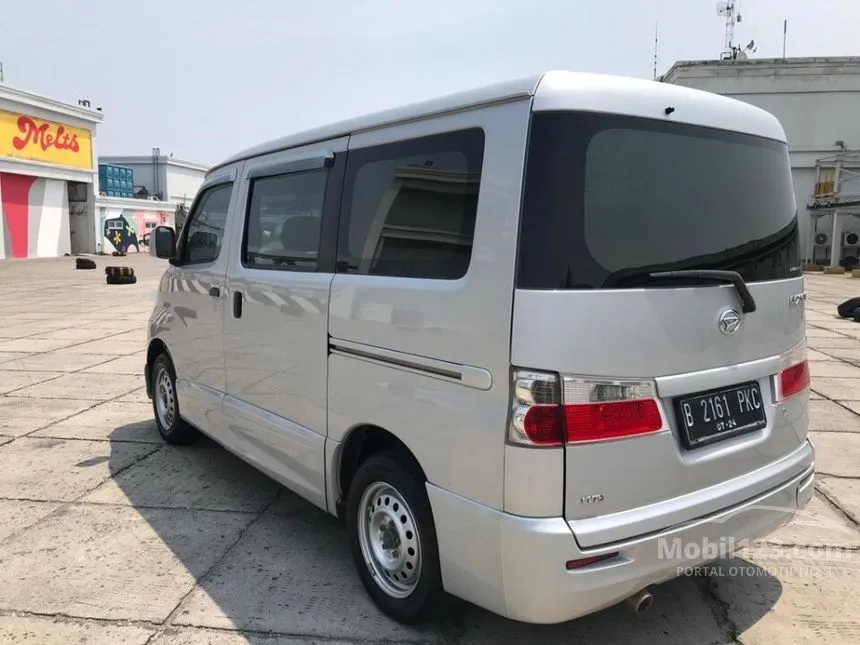 2019 Daihatsu Luxio D MPV