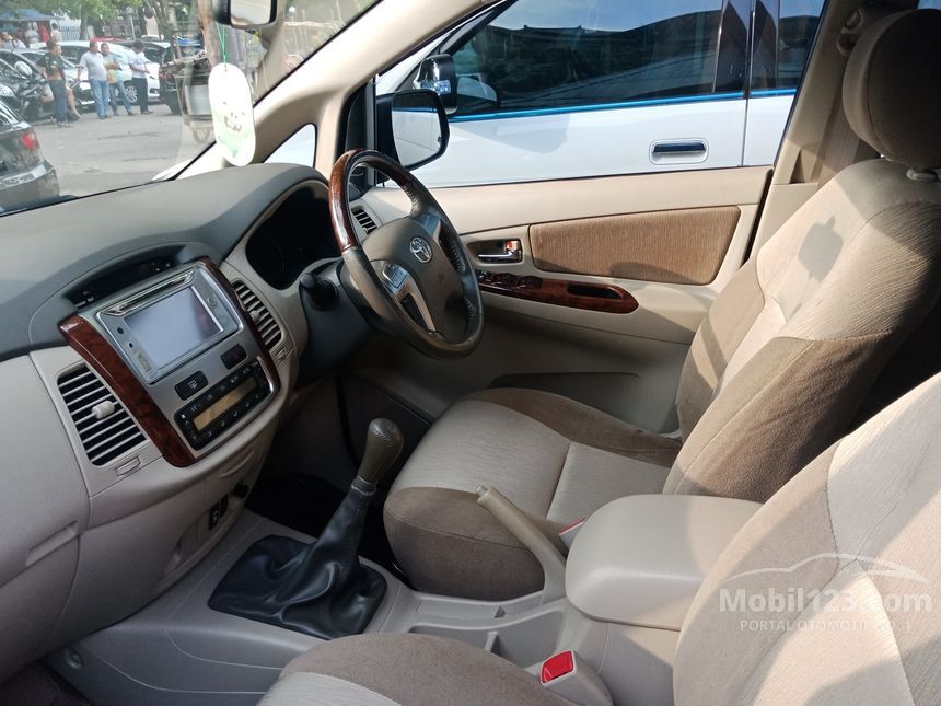 Jual Mobil  Toyota Kijang Innova  2014 V 2 5 di Jawa  Tengah  