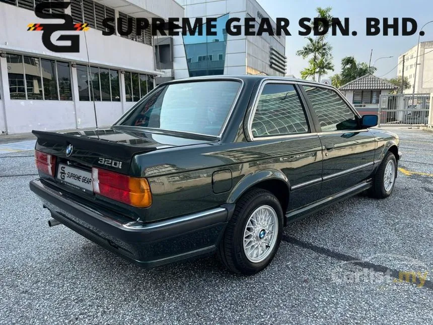 1987 BMW 320i Sedan