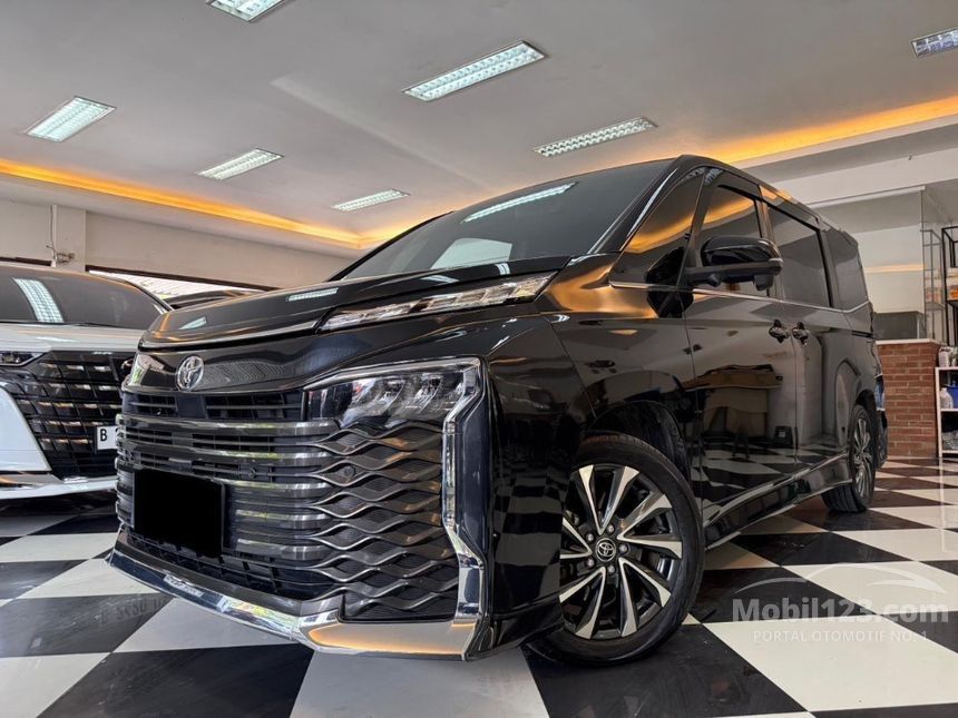 Jual Mobil Toyota Voxy 2023 (Premium Color) 2.0 di DKI Jakarta ...