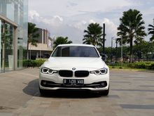 PUTIH CANTIK SEGAR WARRANTY PANJANG! 2016 BMW 320i 2.0 Sport Sedan