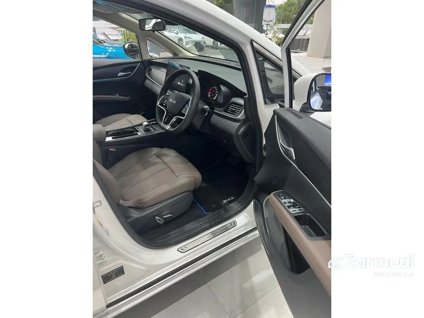 2025 BYD M6 Superior Captain 6-seater MPV