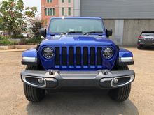 HARGA MURAH JEEP WRANGLER SAHARA 2.0 AT 2018 VIVID BLUE ON BLACK 4DOORS ( BRAND NEW )