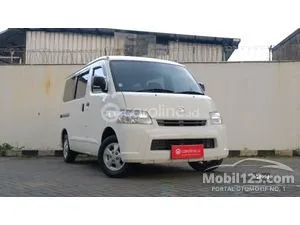 2022 Daihatsu Gran Max 1.5 Mini Bus D PS Van