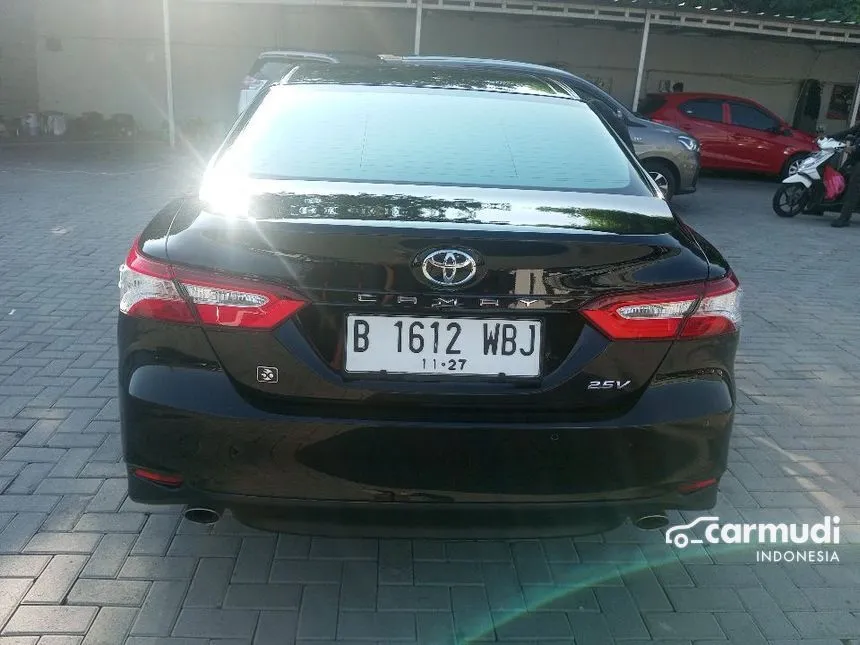 2021 Toyota Camry V Sedan