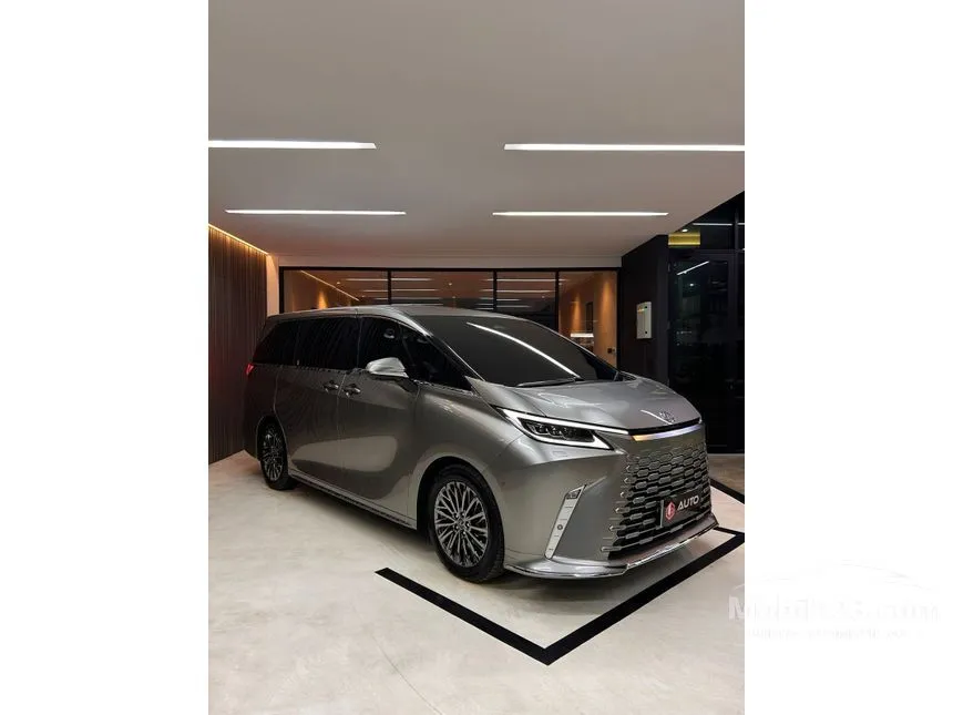 2024 Lexus LM 350h 7 Seater MPV