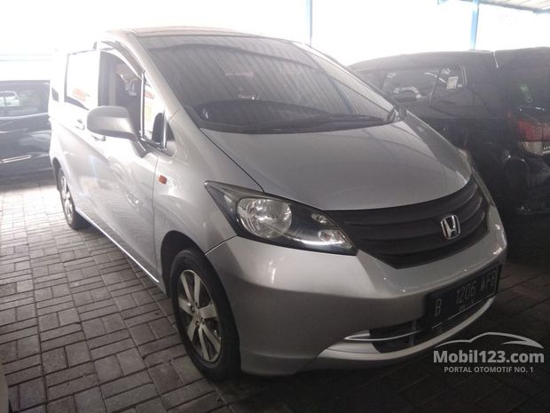 Honda Freed Mobil bekas dijual di Jawa-tengah Indonesia 