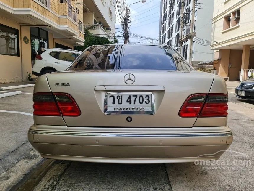 2001 Mercedes-Benz E240 Avantgarde Sedan