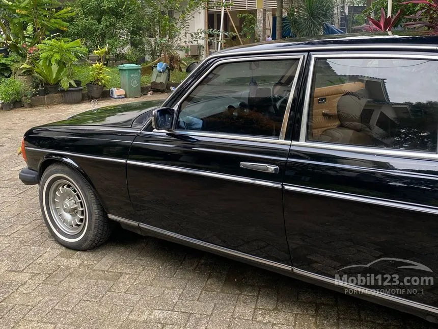 1986 Mercedes-Benz 200 2.0 Manual Sedan