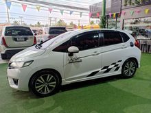 2015 Honda Jazz 1.5 (ปี 14-18) SV i-VTEC Hatchback AT