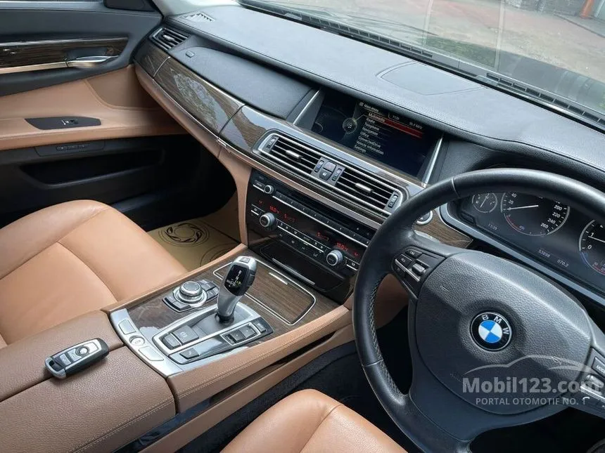 2012 BMW 730Li F02 Sedan