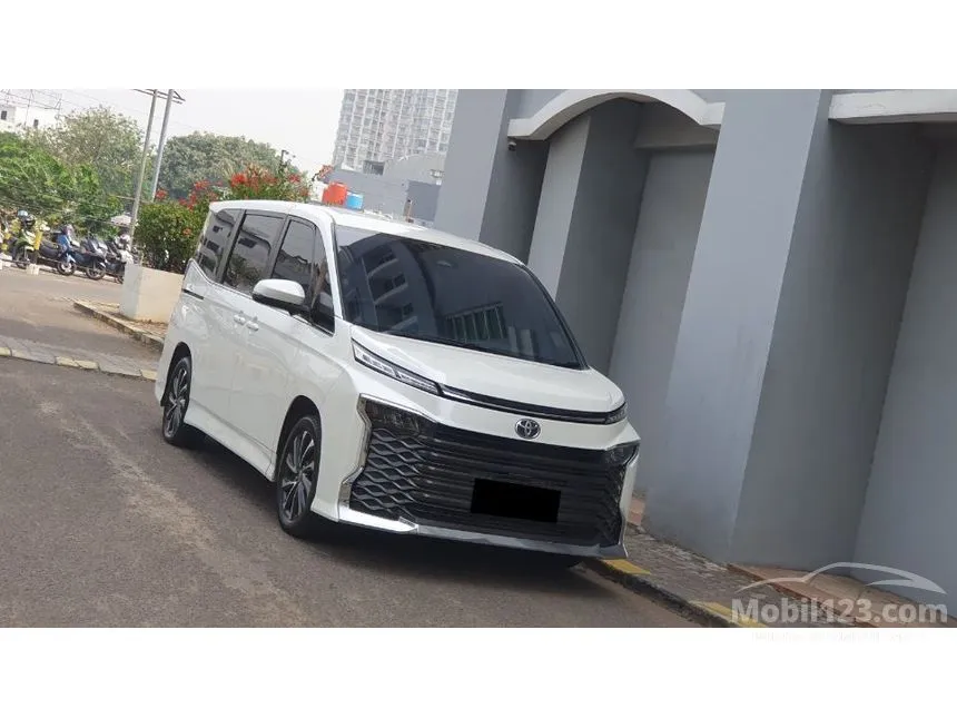 2024 Toyota Voxy (Premium Color) MPV