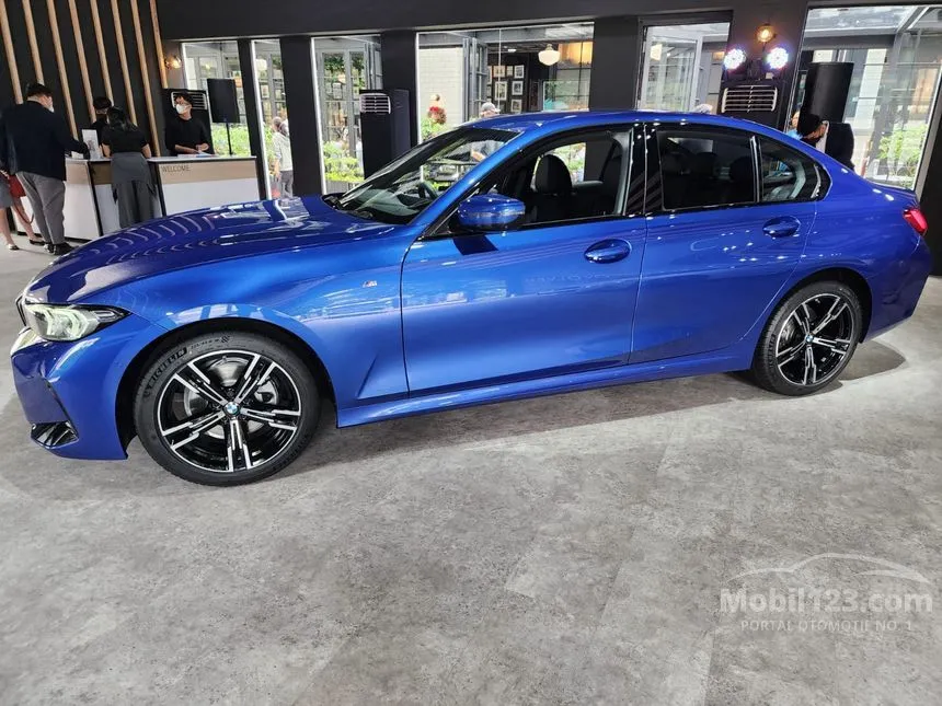 Jual Mobil BMW 320i 2022 Sport 2.0 di DKI Jakarta Automatic Sedan Biru ...