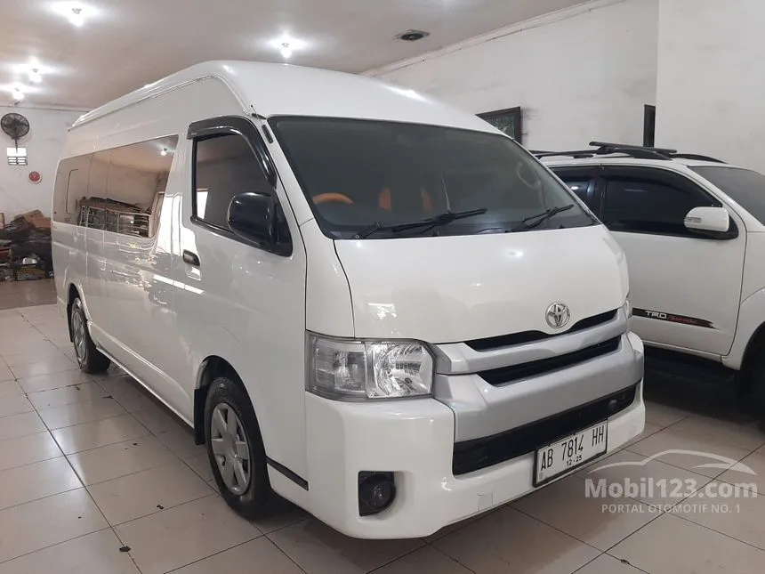 2014 Toyota Hiace Commuter Van