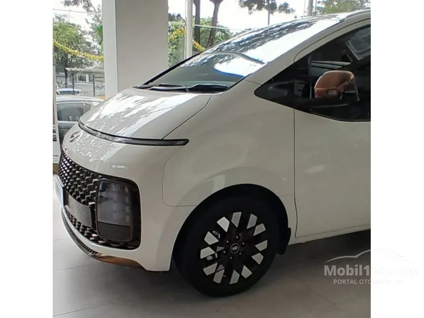 Jual Mobil Hyundai Staria 2024 Signature 7 2.2 di DKI Jakarta Automatic Wagon Putih Rp 1.060.500.000