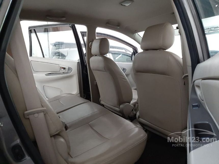 Jual Mobil Toyota Kijang Innova 2010 J 2.0 di Jawa Timur Manual MPV Abu 