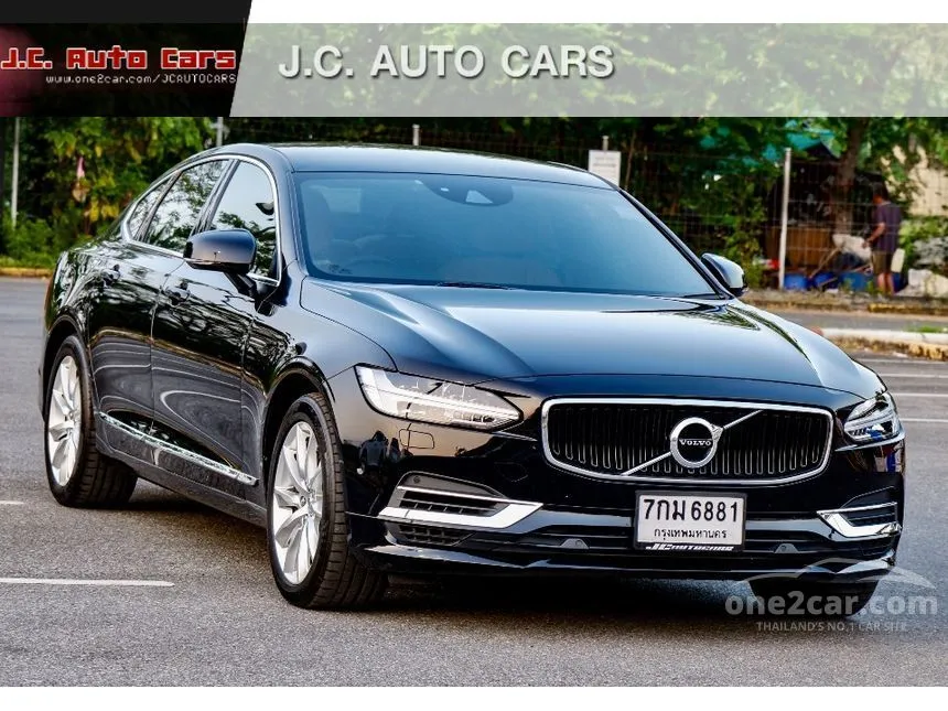 2018 Volvo S90 T8 Momentum Sedan