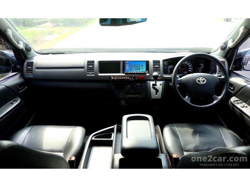 2011 Toyota Ventury V Van