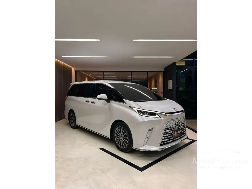 2024 Lexus LM 350h 7 Seater MPV