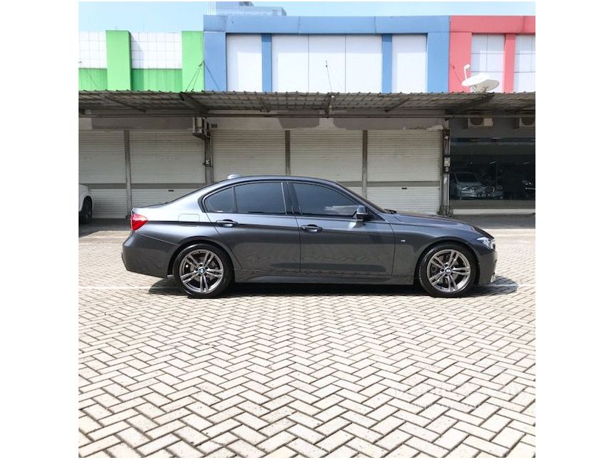 Jual Mobil  BMW  330i  2019 M  Sport  2 0 di DKI Jakarta 