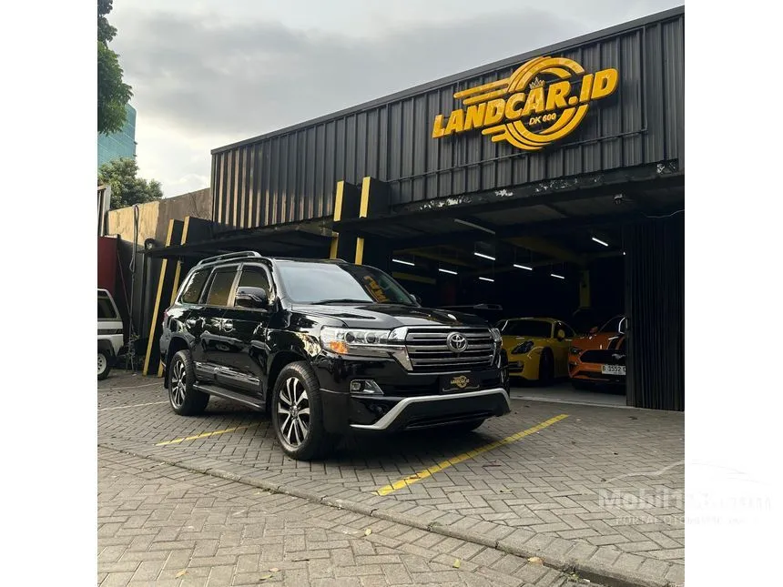 2014 Toyota Land Cruiser 200 Standard spec SUV